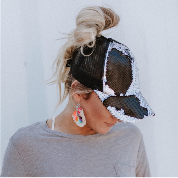 Accessories - Matte black/sliver sequin ponytail baseball cap